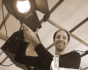 Andreas Gleich an der Traverse beim Scheinwerfer einrichten und Einleuchten