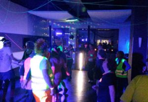 Mehr über den Artikel erfahren Schwarzlicht