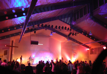 Beleuchtung kleine Konzerthalle durch Andreas Gleich aus Hannover mit LED-Scheinwerfern und Lichtsteuerung